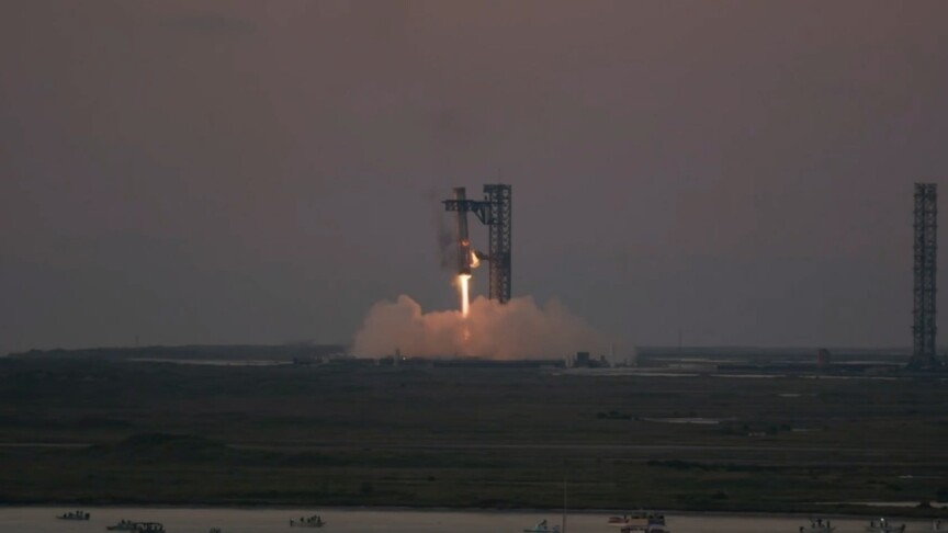 SpaceX, Starship roketiyle 20 uydu fırlattı haber görseli