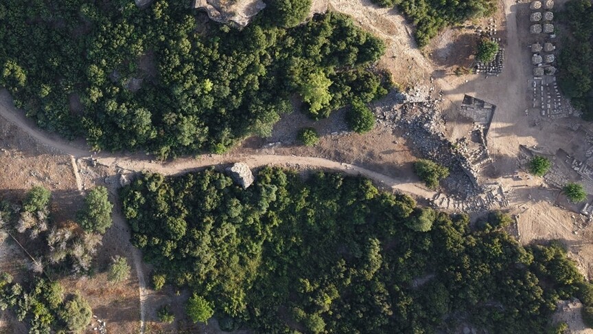 Bakan Ersoy'dan Aspendos'taki 2 bin yıllık Tiyatro Caddesi'ne ilişkin paylaşım: haber görseli
