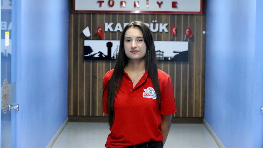 Uluslararası matematik yarışması birincisi Ayşegül Balım, başarısını TEKNOFEST projeleriyle taçlandırıyor haber görseli