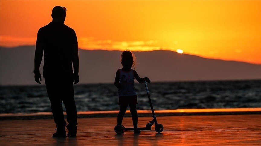 Uzmanlardan yaz tatilinde çocukların doğa ve aile büyükleriyle vakit geçirmesi önerisi haber görseli