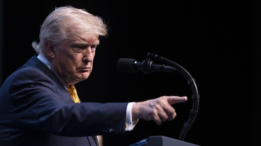 ABD Başkanı Donald Trump konuşma yaparken