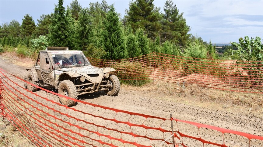 Türkiye Offroad Şampiyonası 4. Ayak Vezirköprü Yarışı'nın orman etabı yapıldı haber görseli