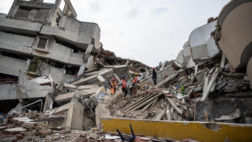 Venezuela'da deprem sonrası hasar gören binalar