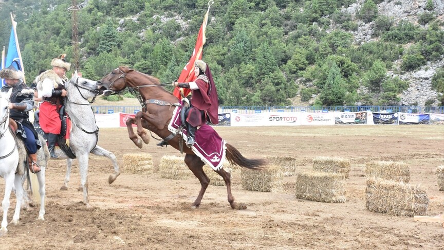 Antalya'da "Kökbörü Müsabakaları ve Geleneksel Atlı Spor Gösterileri" yapıldı