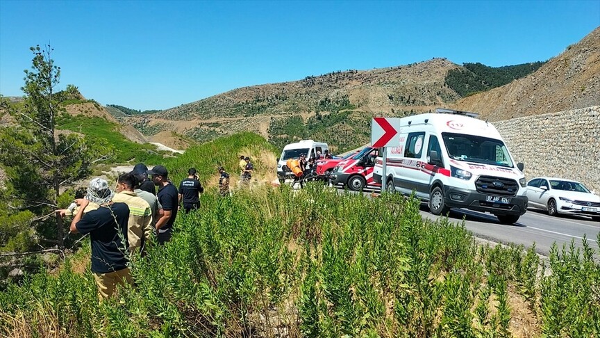 Antalya'da uçuruma yuvarlanan otomobildeki 5 kişi hayatını kaybetti haber görseli
