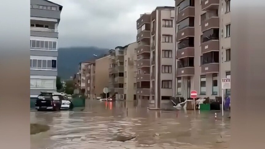 Kastamonu'da su baskınları nedeniyle zemin katlarda yaşayanlar tahliye edildi haber görseli