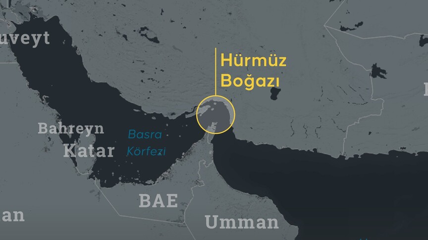 Hürmüz Boğazı'nda bir geminin mayına çarpması sonucu oluşan patlama.