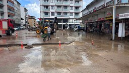 Kastamonu'da su baskınları nedeniyle zemin katlarda yaşayanlar tahliye edildi
