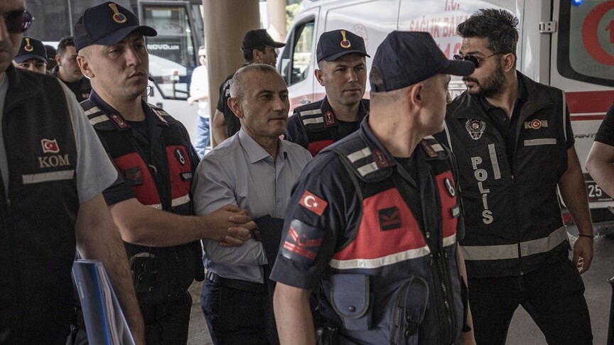 Eski Tunceli Valisi Tuncay Sonel'in tutuklandığına dair haber görseli.