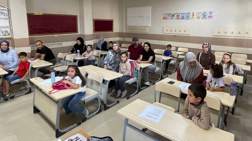 Okula yeni başlayacak öğrencilerin velileri de "uyum haftasına" dahil edilecek haber görseli