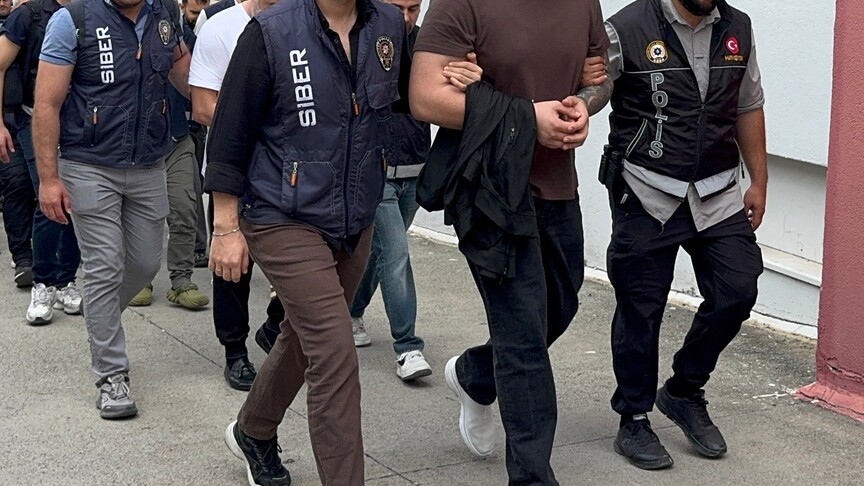 İstanbul'da uluslararası forex dolandırıcılığı operasyonunda 54 şüpheli yakalandı haber görseli
