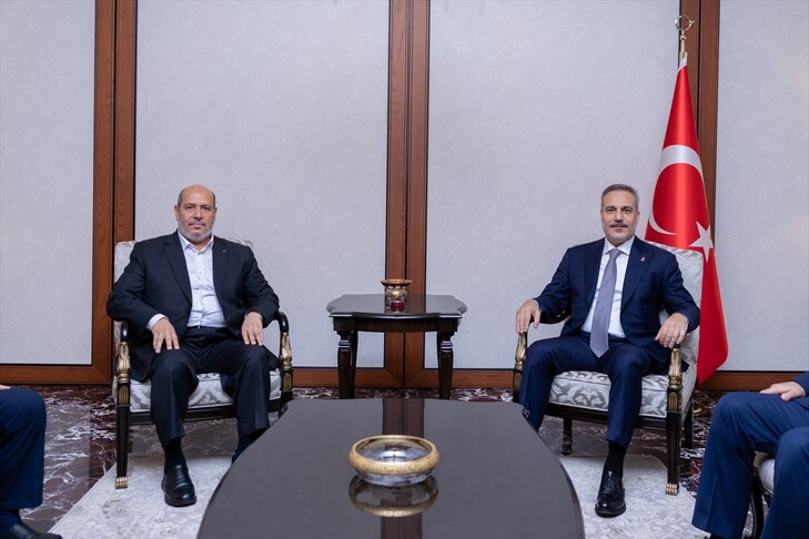 Ministri i Jashtëm turk takohet me shefin e ri të Byrosë Politike të Hamasit