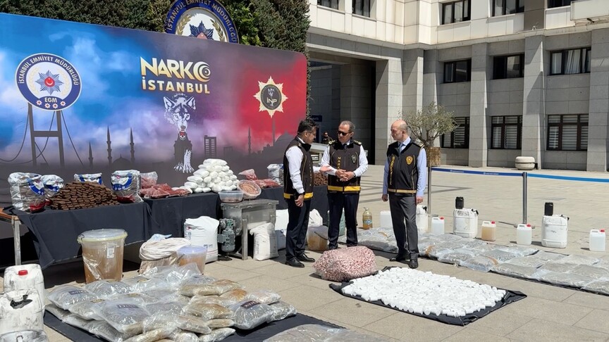 İstanbul merkezli operasyonlarda 1 ton 163 kilogram uyuşturucu ele geçirildi haber görseli