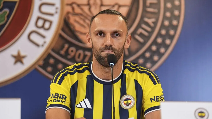 Vedat Muriqi takohet me tifozët e Fenerbahçes në një event autografesh