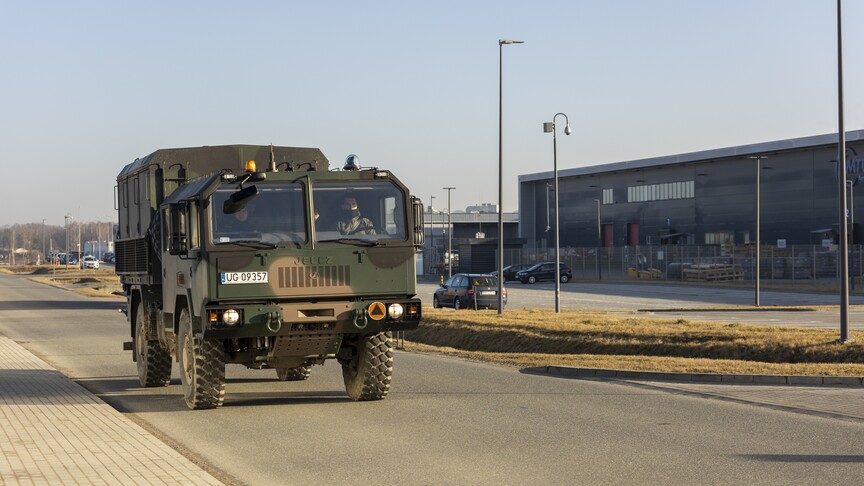 Polonya hava sahasını ihlal eden kimliği belirsiz cismin parçaları bulundu