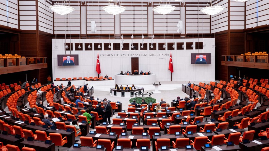 Öğrenci affına ve yükseköğretime ilişkin düzenlemeleri içeren kanun teklifi TBMM Genel Kurulunda kabul edildi haber görseli