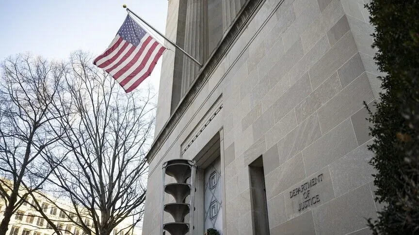 Departamenti Amerikan i Drejtësisë kërkon të dëbojë një grua afgane për lidhje të dyshuara me terrorizëm