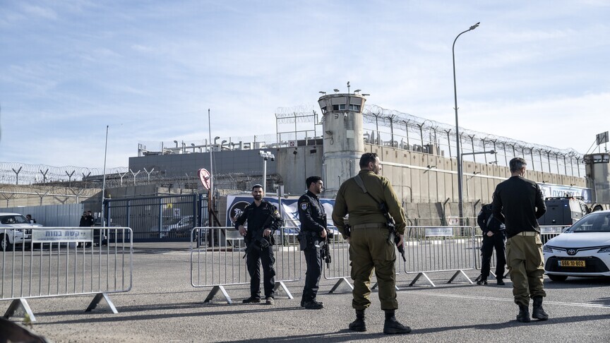Filistin Esirler Cemiyeti: İsrail cezaevlerindeki Filistinlilere yönelik tıbbi ihlaller tüm şiddetiyle sürüyor haber görseli