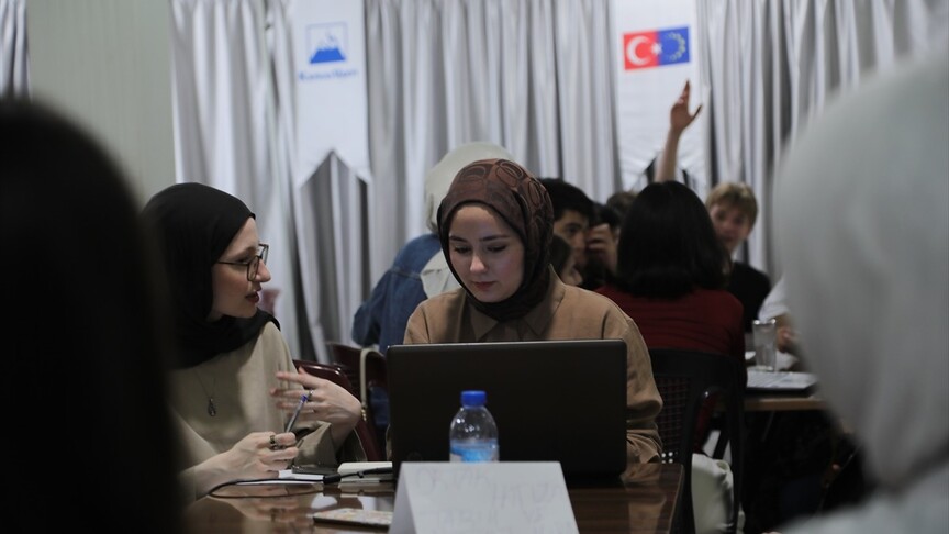Türkiye ve Suriye'den Çerkez gençler Şam'daki "gençlik buluşmasında" bir araya geldi haber görseli
