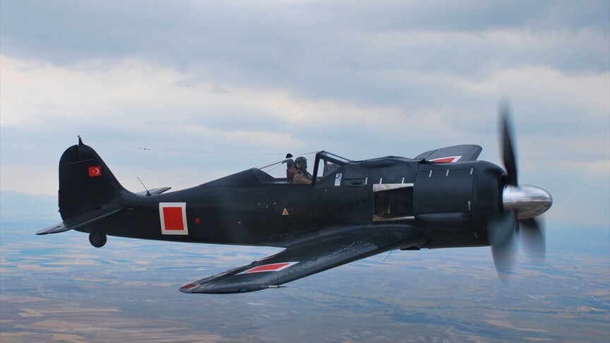 Tarihi savaş uçağı Focke-Wulf 190 restorasyonun ardından yeniden uçtu haber görseli