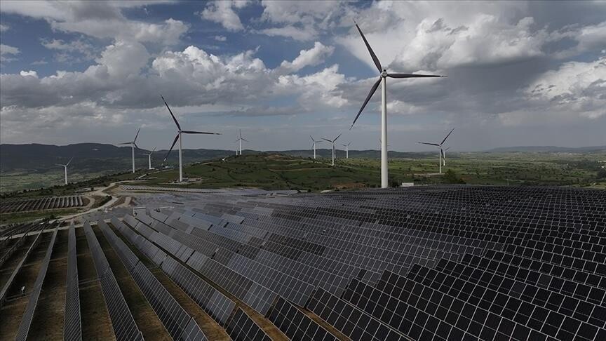 Ön lisanslı depolamalı elektrik projelerinin kurulu gücü 28 bin megavatı aştı haber görseli