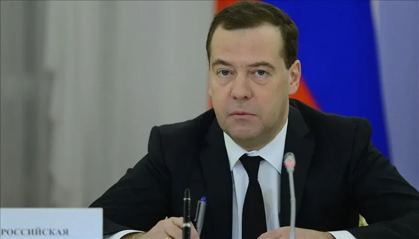 Medvedev  Rusia duhet të miratojë  mbrojtje aktive  kundër sanksioneve