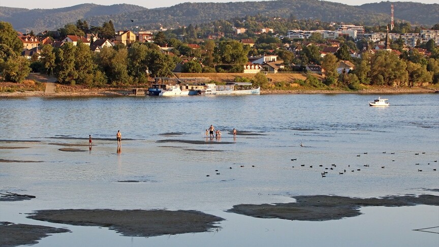 Tuna Nehri'nin Sırbistan ve Bulgaristan'daki su seviyesinde düşüş sürüyor
