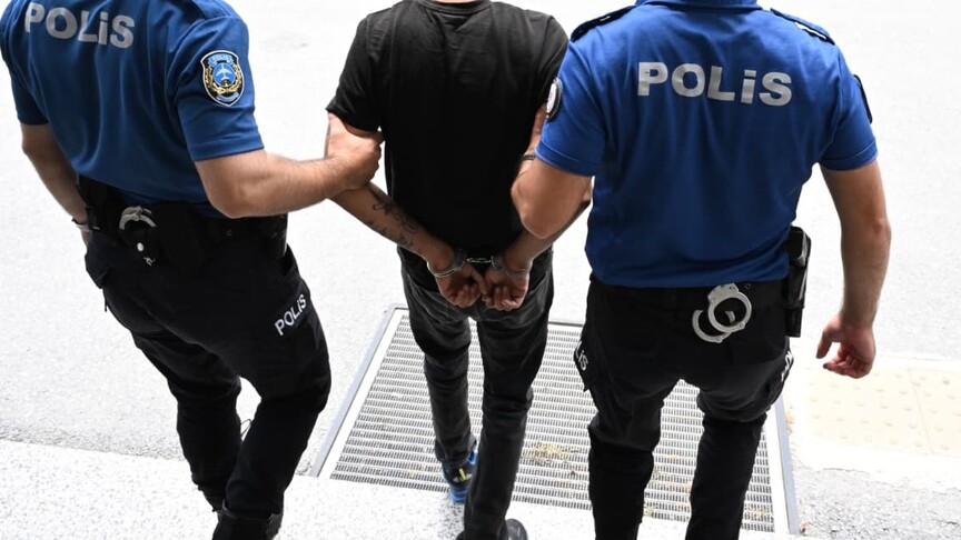 Kırmızı bülten ve diğer uluslararası aramalar kapsamında bu yıl 526 kişi Türkiye'ye getirildi haber görseli