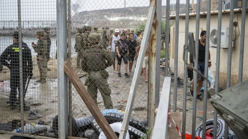 Franca forcon kontrollet në kufirin me Spanjën pas mbërritjeve masive të emigrantëve në Ceuta