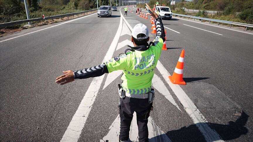 Kadıköy'de triatlon yarışı nedeniyle bazı yollar trafiğe kapatılacak haber görseli