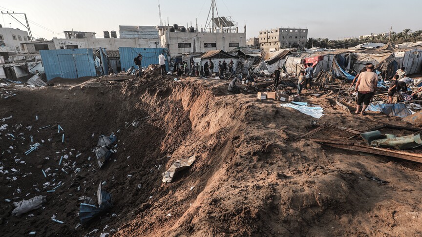 Photo: aa.com.tr Israeli airstrike destroys medical warehouses near hospital in central Gaza