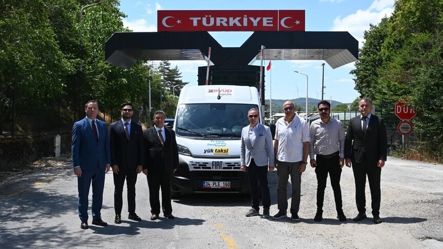 Hafif ticari araç geçişine açılan Dereköy-Malko Tırnovo gümrük kapıları diğer kapılardaki yükü hafifletecek haber görseli