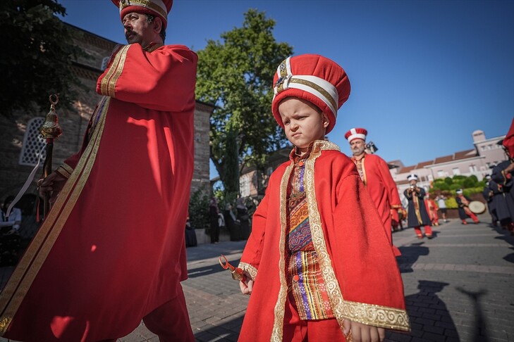 I rritur me marshimet e Mehterit  5 vjeçari bëhet vullnetari më i ri i ekipit