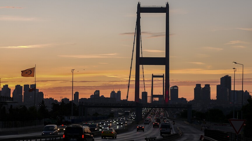 İstanbul'da 15 Temmuz Şehitler Köprüsü yönünde gece saatlerinde bazı yollar trafiğe kapatılacak haber görseli