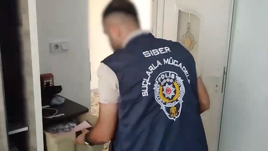 Siber suçlarla mücadeleye ilişkin 15 ildeki operasyonlarda yakalanan 93 kişi tutuklandı haber görseli