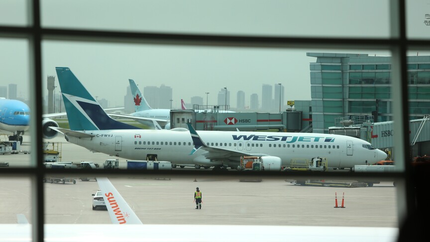 Kanada'da WestJet hava yolu çalışanlarının greve gitmesi sonucu 600 uçuş iptal edildi haber görseli