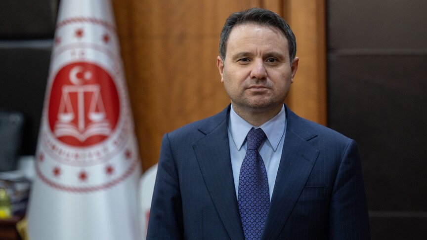 Bakan Gürlek'ten hakim ve cumhuriyet savcıları hakkında esasa ilişkin alınan kararlarla ilgili açıklama haber görseli