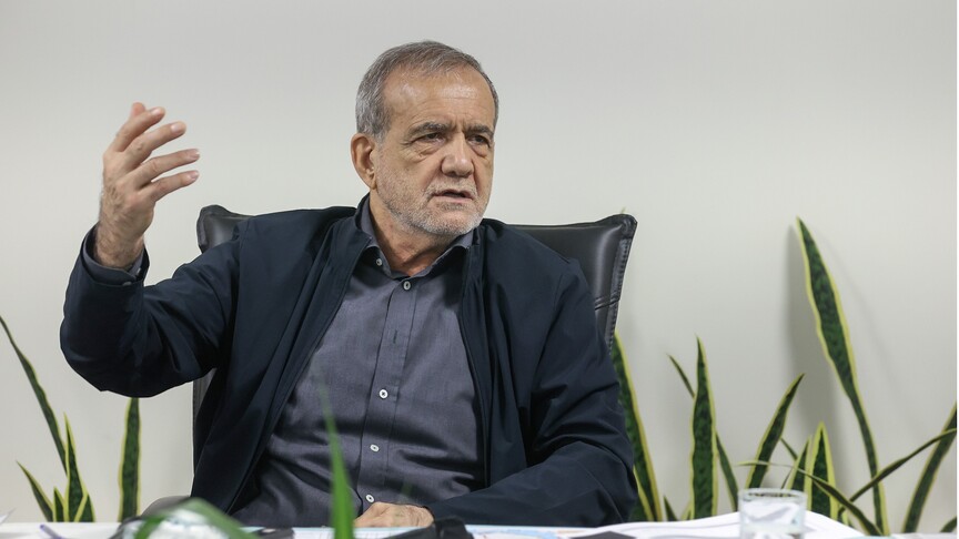 İran Cumhurbaşkanı Pezeşkiyan: İran bölgede gerilim ve güvensizliğin artmasını istemiyor haber görseli