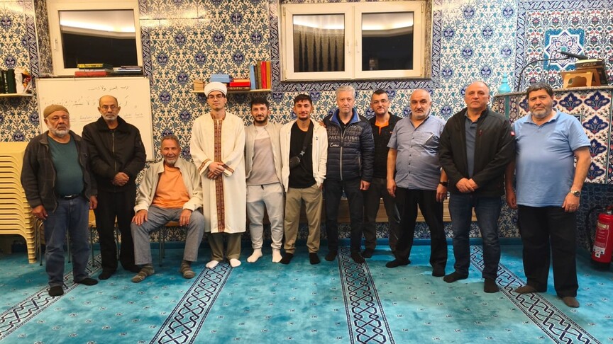 IGMG'nin "Stajyer İmamlık Programı" ile üniversite öğrencileri Avrupa'daki camilere stajyer imam olarak gönderildi haber görseli