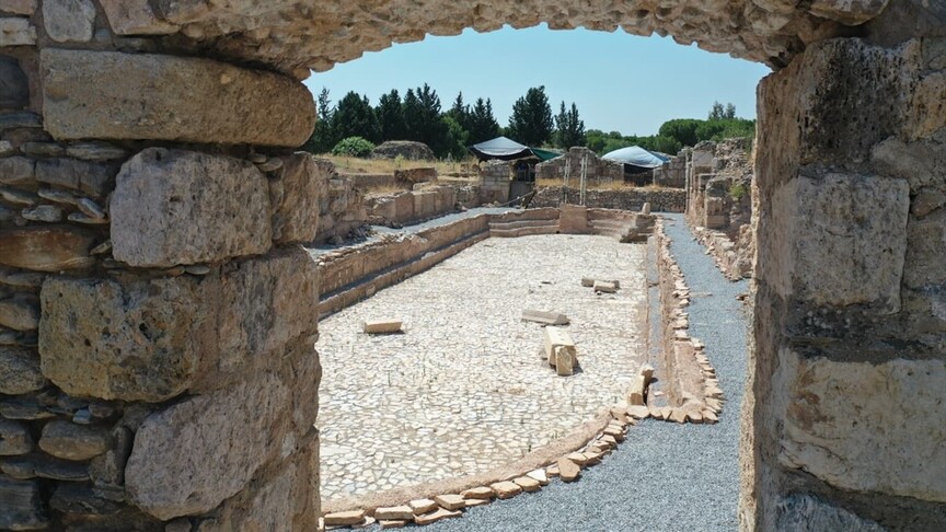 Tralleis Antik Kenti'nde 2 bin yıllık antik havuz gün yüzüne çıkarıldı haber görseli