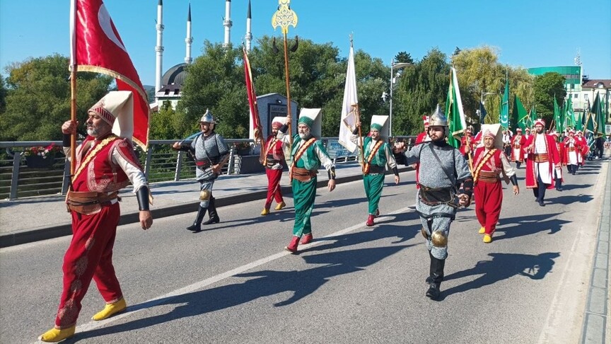 TİKA'nın desteğiyle Bosna Hersek'teki "Fetih Şenlikleri"nde mehteran takımı konser verdi haber görseli