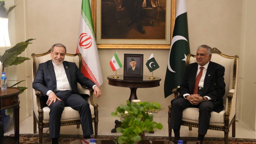 Pakistan Dışişleri Bakanı Dar, İranlı mevkidaşı Erakçi ile telefonda görüştü haber görseli