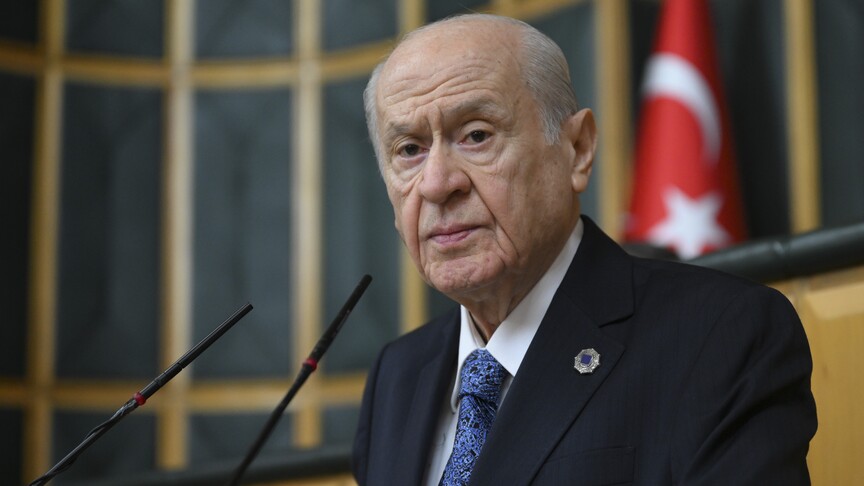 MHP Genel Başkanı Devlet Bahçeli'den "çerçeve yasa" imzası
