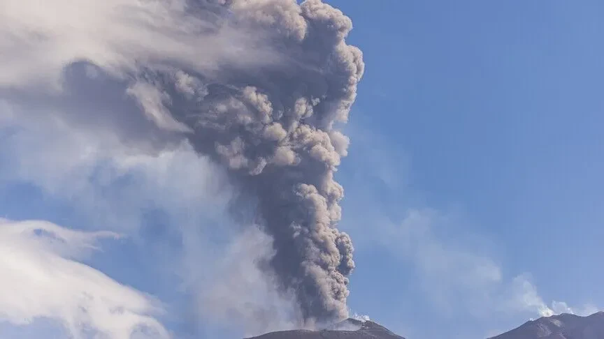 Shpërthen vullkani Fuego në Guatemala  evakuime dhe alarm portokalli mbarëkombëtar