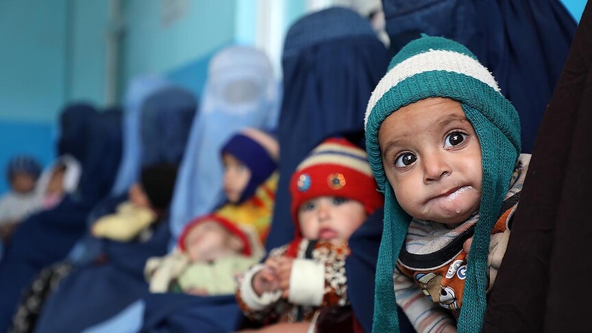 Dünya Gıda Programı, Afganistan'da çocukların beslenme krizi için acil fon arayışında haber görseli