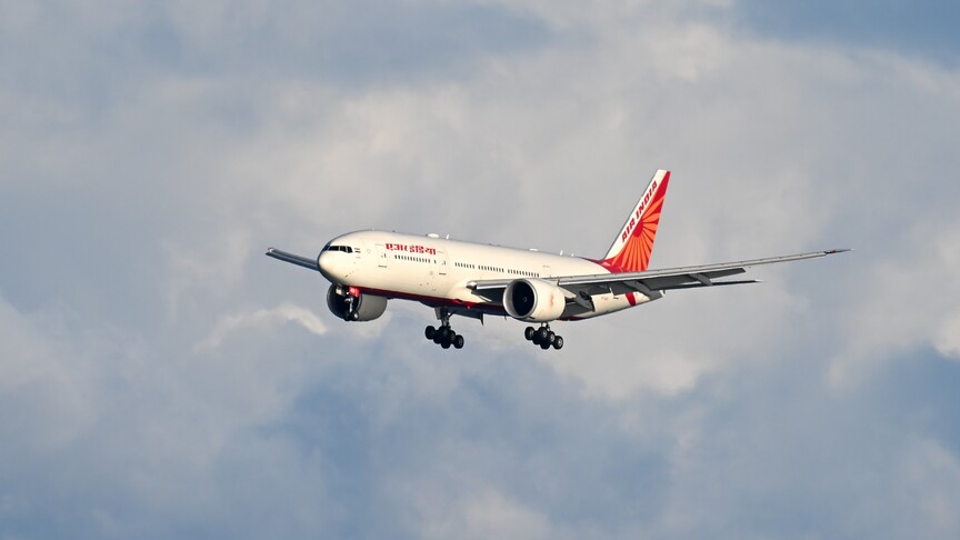 Hindistan merkezli hava yolu şirketi Air India uçağının türbülansa girmesi sonucu 14 kişi yaralandı haber görseli