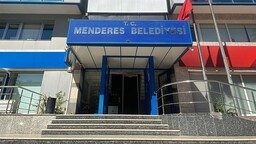 Menderes Belediyesine yönelik rüşvet ve irtikap soruşturmasında 15 şüpheli gözaltına alındı