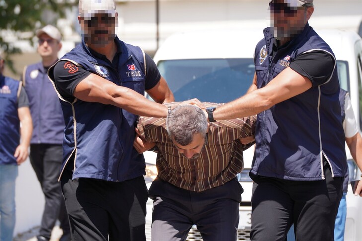 Cumhurbaşkanına suikast girişiminden aranan firari FETÖ üyesi adliyeye sevk edildi