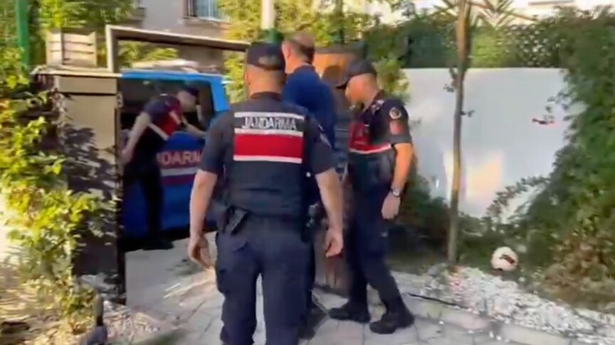 Menderes Belediyesine yönelik soruşturmada aranan belediye başkan yardımcısı MİT destekli operasyonla yakalandı