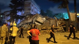 Bahçelievler'de boşaltılan 4 katlı bina çöktü